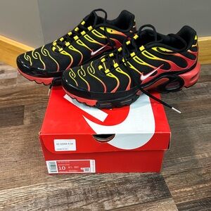 Nike Air Max Plus - Black/White-Chile Red - Size US 10